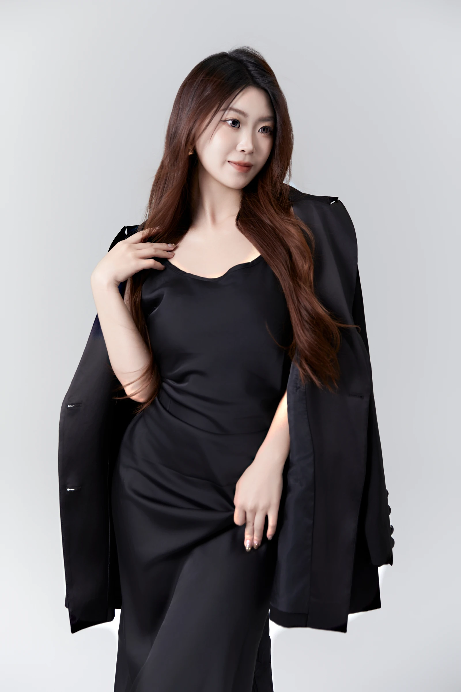 [YITUYU]艺图语-2024.10.15-黑色西装写真-CARLEE是77呀-[21P-282MB]-5.webp